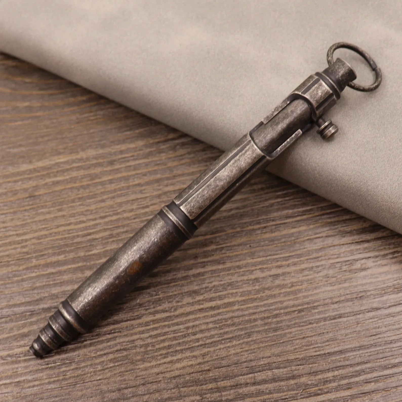 Retro brass tactical pen with bolt action mechanism in brushed natural finish