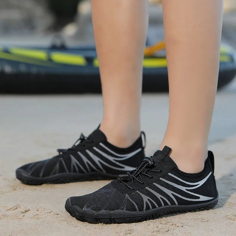 Breathable non-slip sports running shoes in casual low-top design with lace-up front