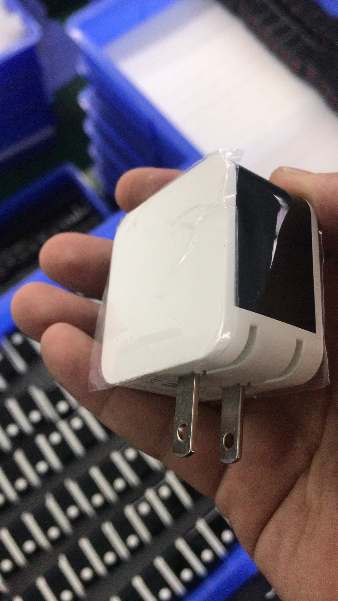 5V2.4A dual USB travel charger with digital display in black, white and red colour options