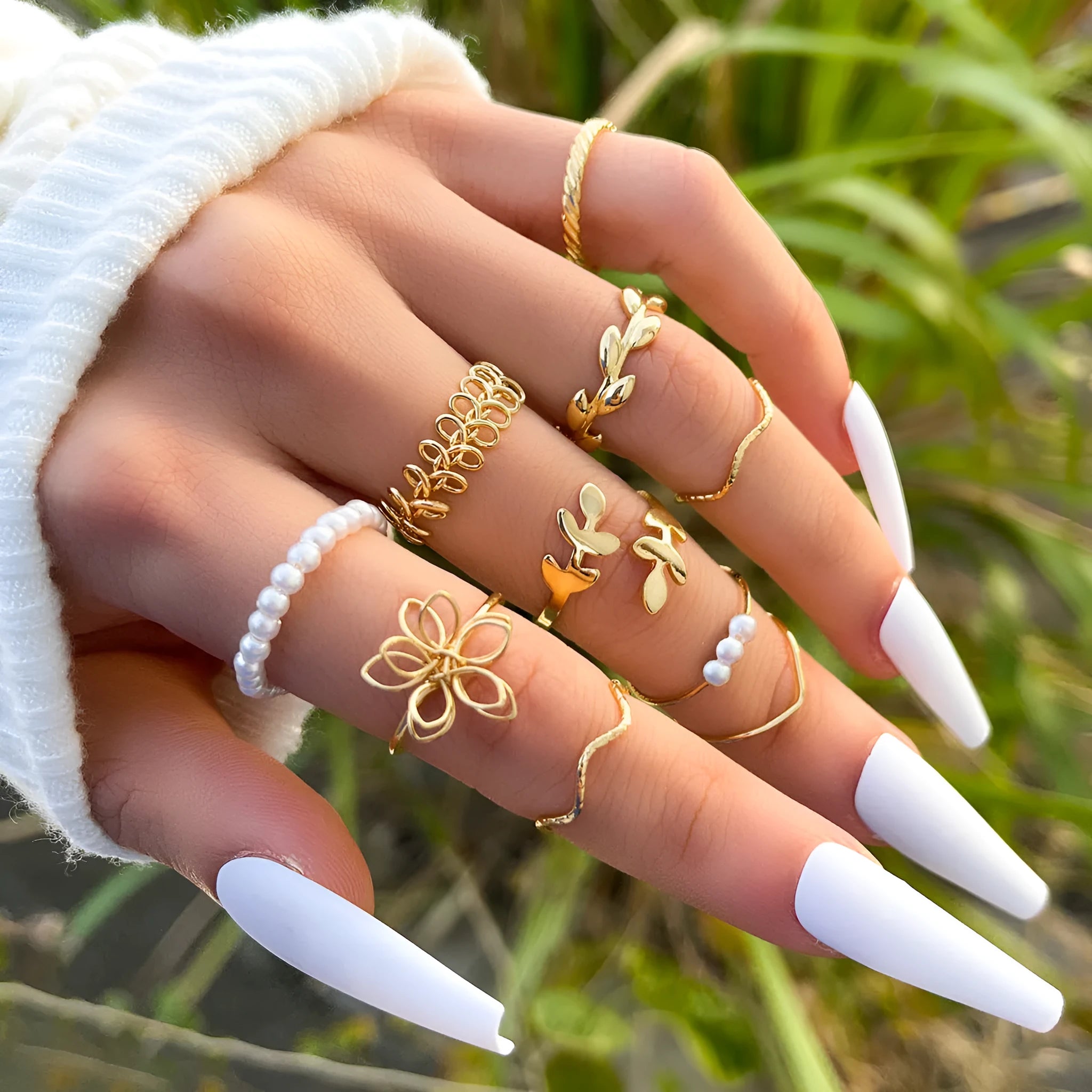 Openwork flower design ring set with glossy gold finish for women's fashion jewellery