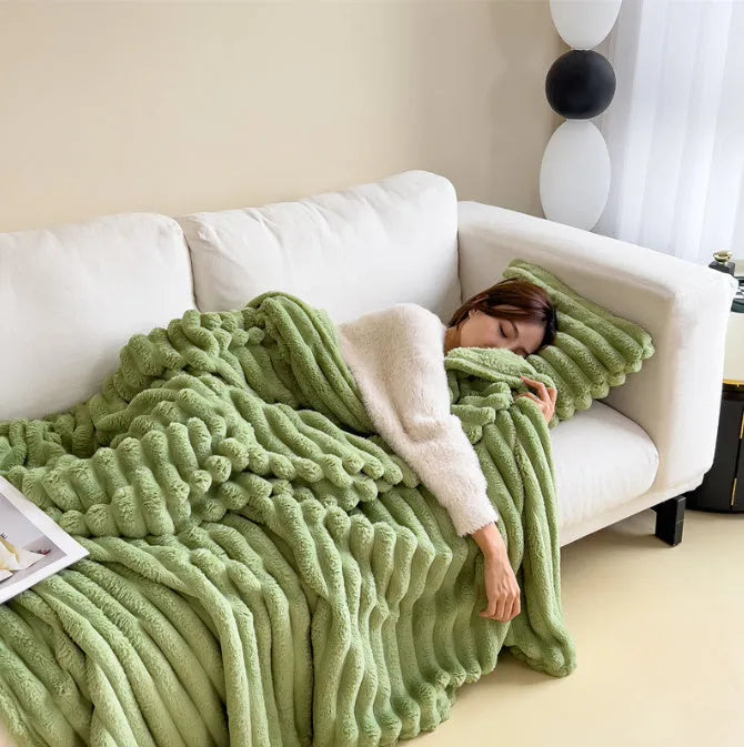 Soft Wind double-sided thickening faux rabbit fur blanket in a solid colour, shown in one of ten available shades.