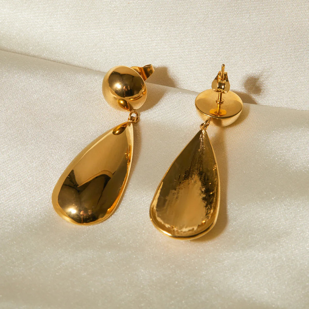 Gold-coloured stainless steel earrings with geometric water drop hemisphere pendant design