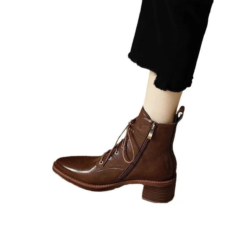 Women's black pointed-toe ankle boots with 5.5cm heel and artificial PU upper material
