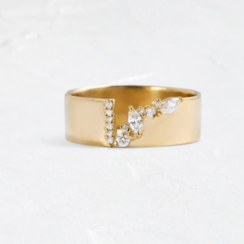 Gold-coloured copper ring with a shining zircon stone on a model's hand.