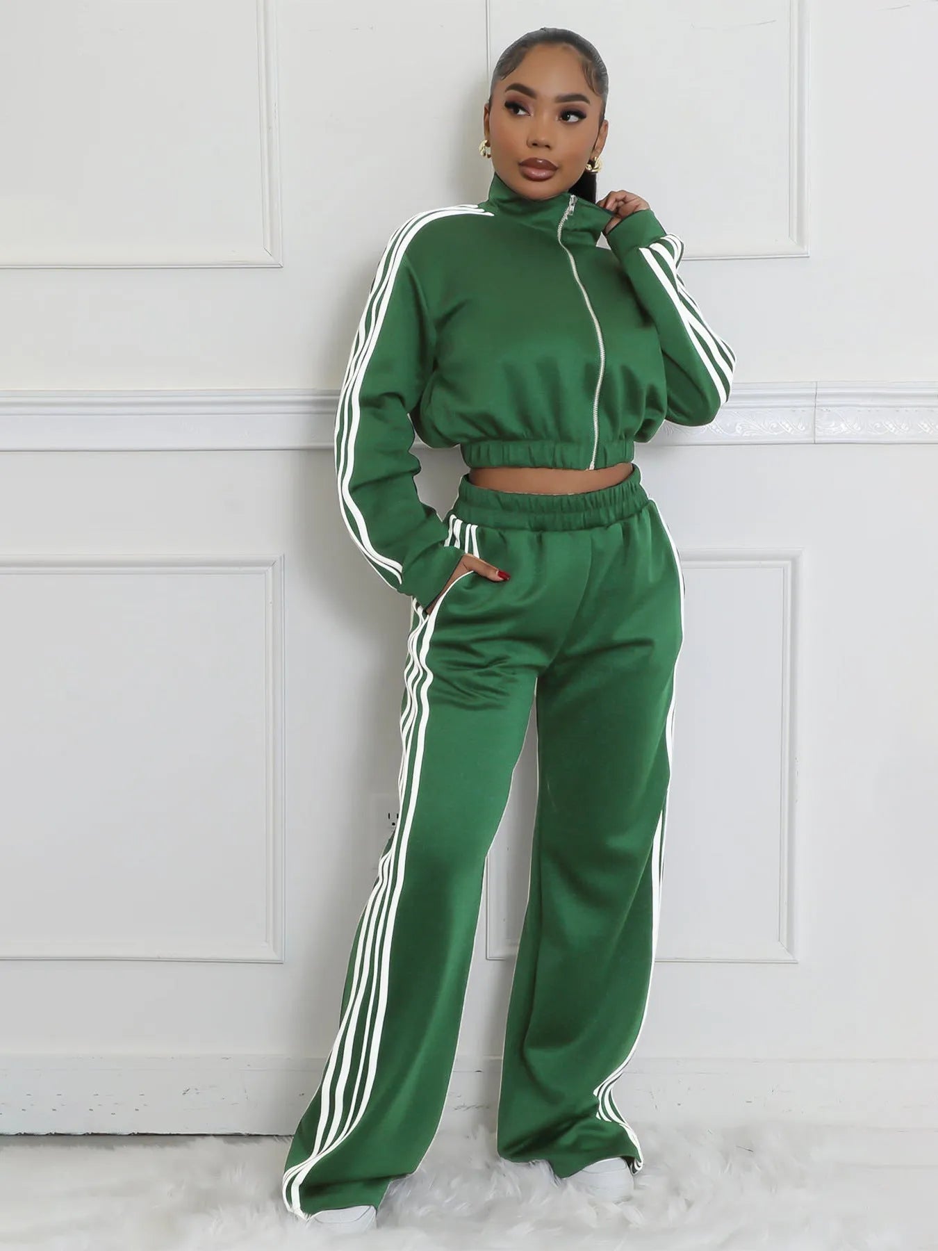 Grey striped streetwear two-piece set featuring a sweater with regular sleeves and matching trousers.