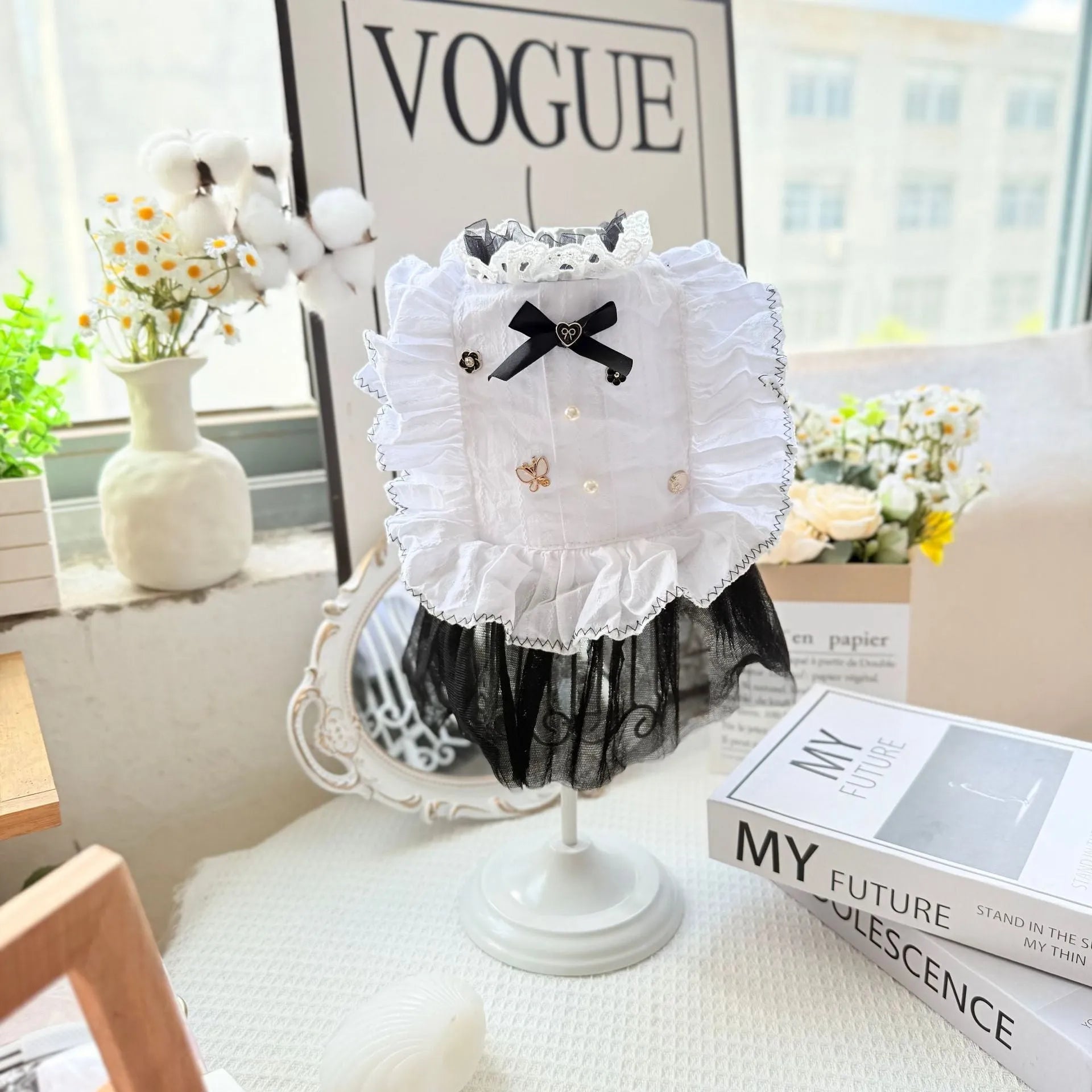 White polyester princess-style gauze skirt for small to medium dogs with tulle fabric details