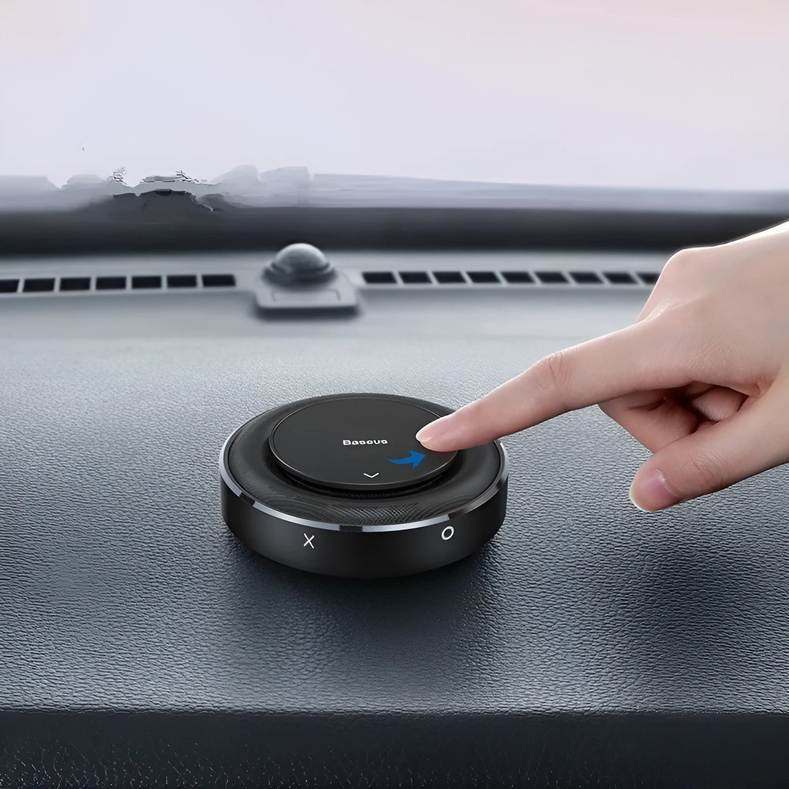 Aluminium alloy round car fragrance perfume in black, red and silver colours with aromatherapy tablets