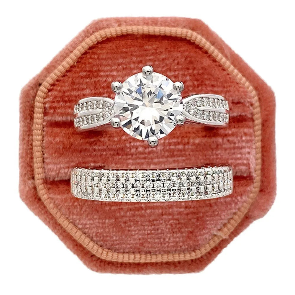White gold-coloured geometric wedding ring bracelet with round elements on size display