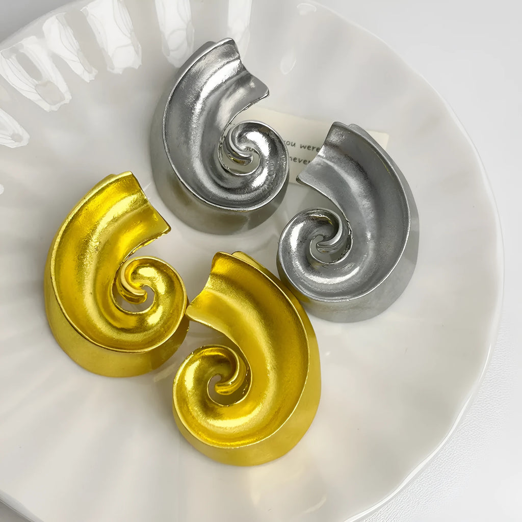 Retro geometric ear studs in gold and silver colours with 5cm size and electroplated finish
