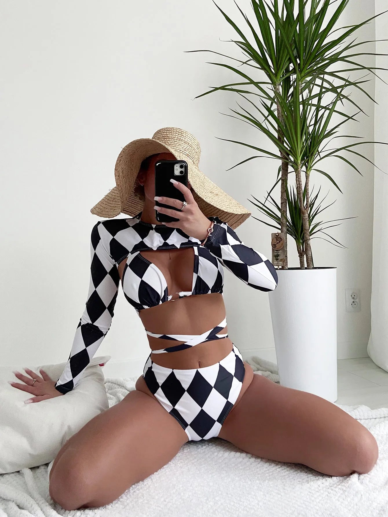 Ladies three-piece bikini set with long sleeves in plaid pattern for swimming