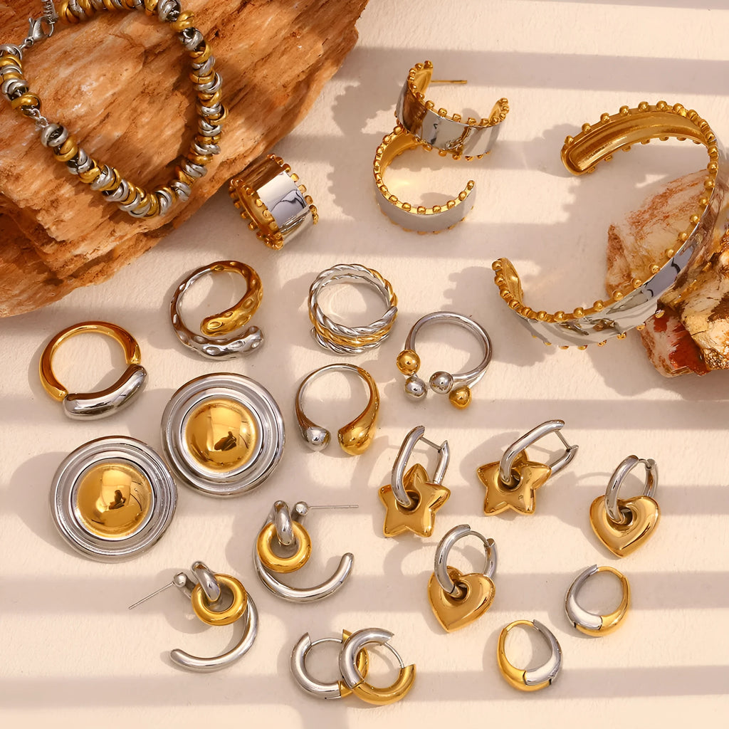 Gold tone geometric jewellery set including earrings, bracelet and necklace with round ring design elements