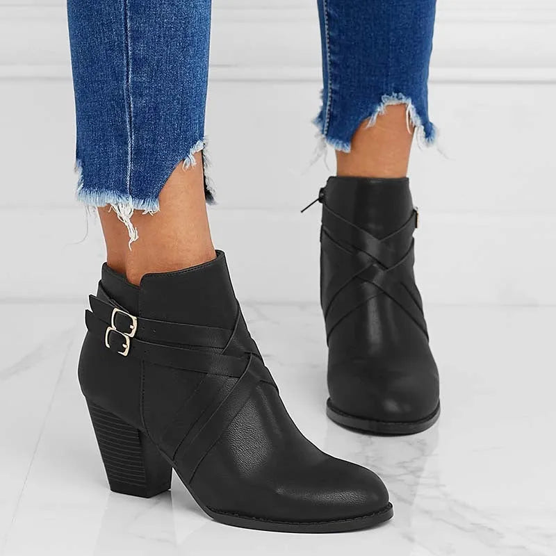Grey plus-size women's short boots with a 7cm block heel and side zip.