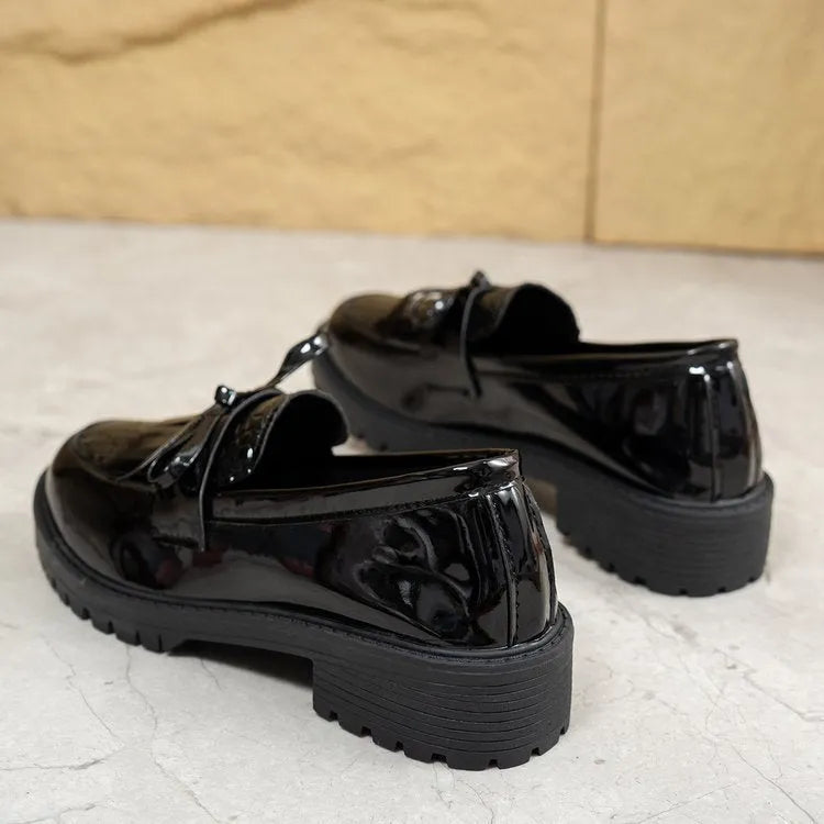 Brown women's loafer with a bow detail on the vamp, made from artificial PU leather.