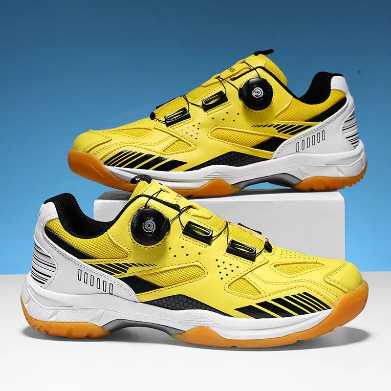 Unisex casual sneaker in yellow with round toe and flat heel, made from microfiber and fabric.