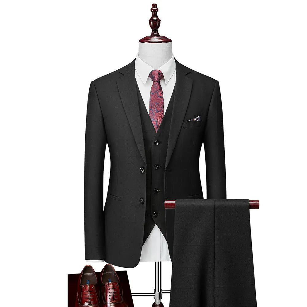 Men's slim fit three-piece business casual suit in cotton blend fabric with vest, jacket and trousers