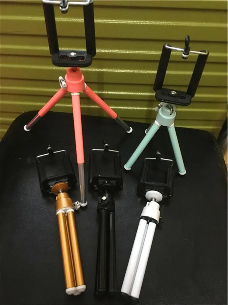 Desktop phone holder with two-section adjustable bracket in black or silver colour
