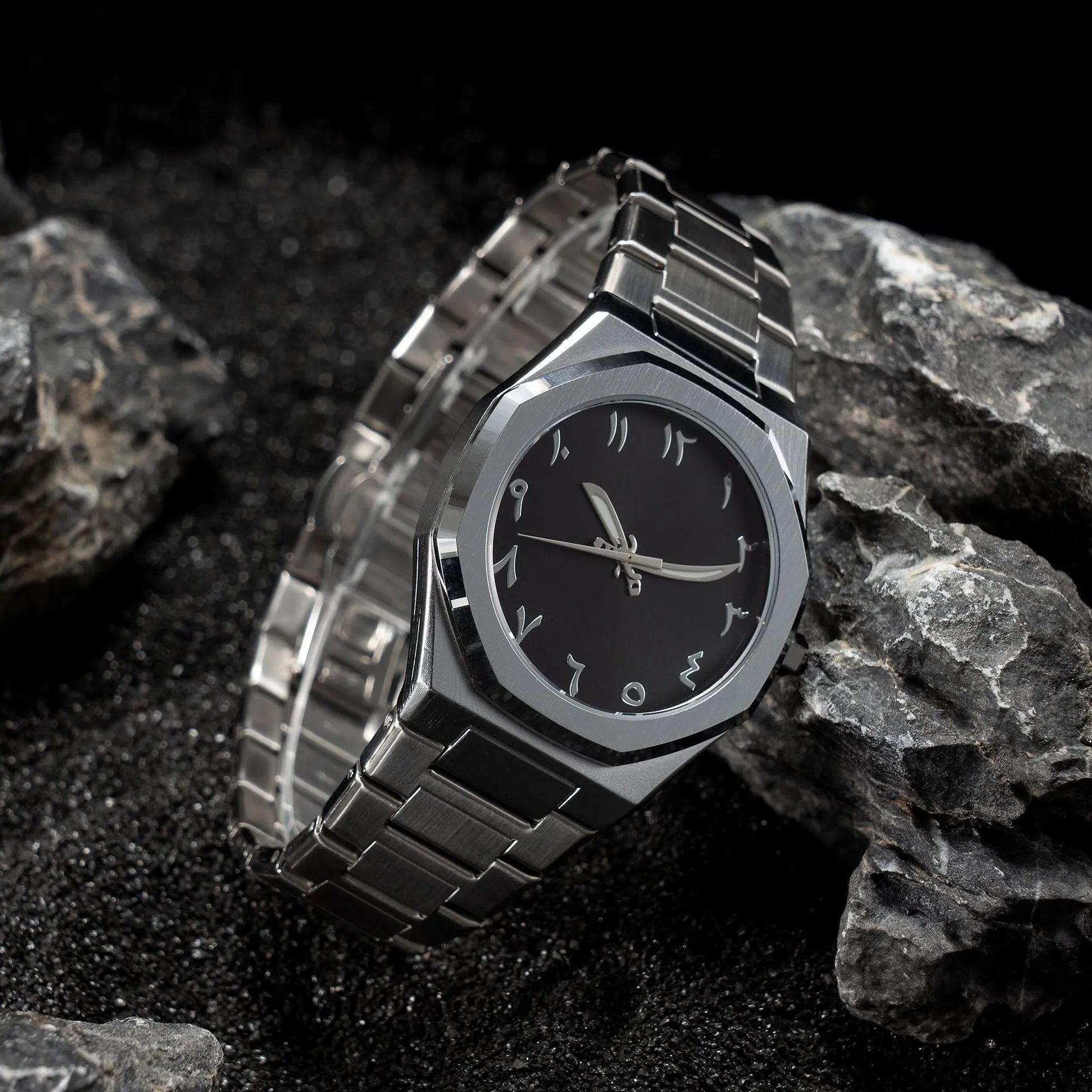 Business casual men's steel belt watch with quartz movement and 10mm thickness