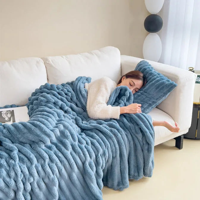 Soft Wind double-sided thickening faux rabbit fur blanket in a solid colour, shown in one of ten available shades.