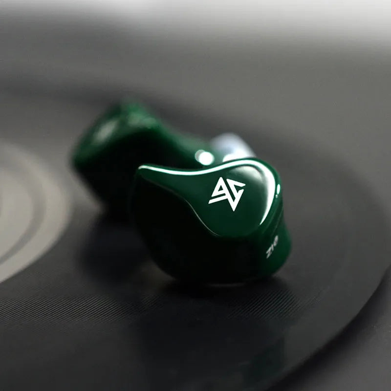 Z1 true wireless stereo headphones in black or green with in-ear design and Bluetooth 5.0 connectivity
