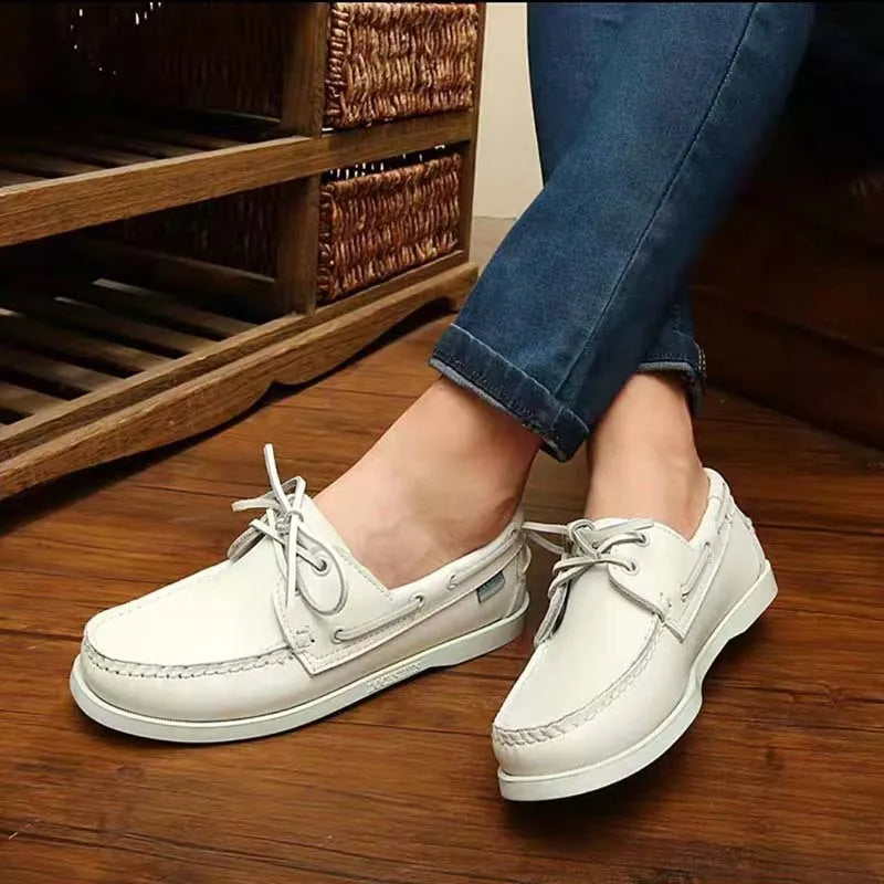 Men's British style casual shoes in artificial PU leather with a flat heel and round toe.
