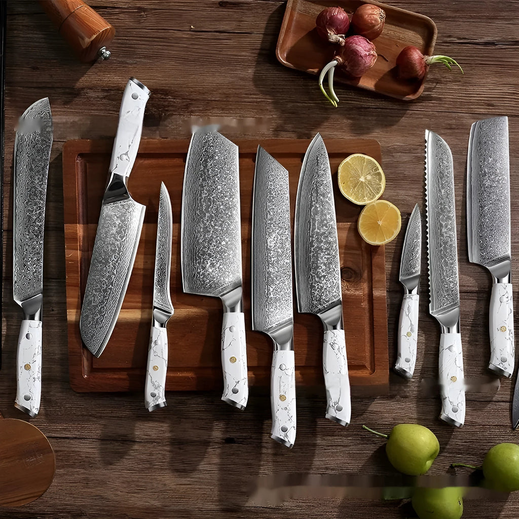 Damascus pattern VG10 steel chef knife with 21cm blade and 11cm wooden handle