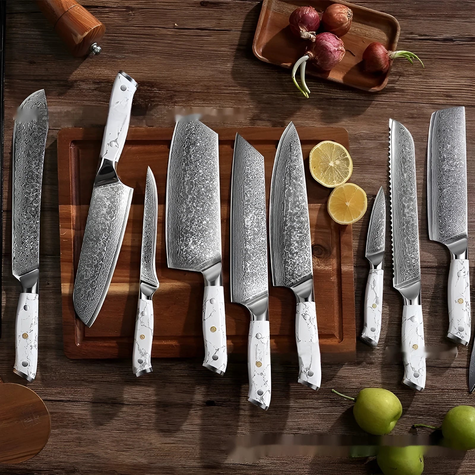 Damascus pattern VG10 steel chef knife with 21cm blade and 11cm wooden handle