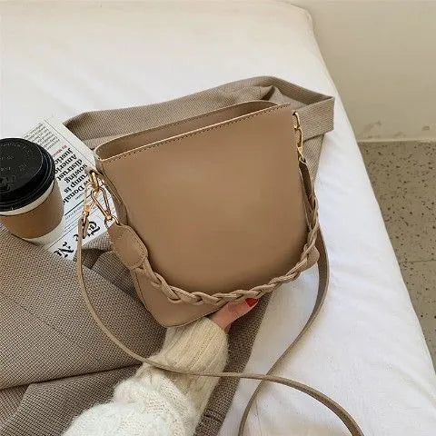Retro one-shoulder crossbody bucket bag with weaving detail in khaki colour.