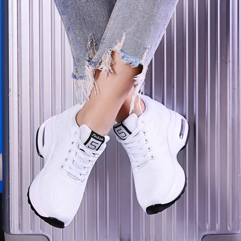 Soft sole mesh height-increasing platform casual shoes in black, side view