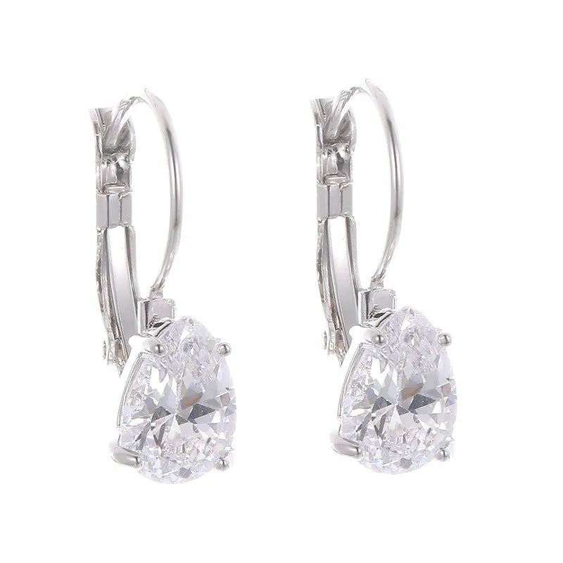 Drop-shaped women's fashion earrings with gold or platinum plating on a copper base.