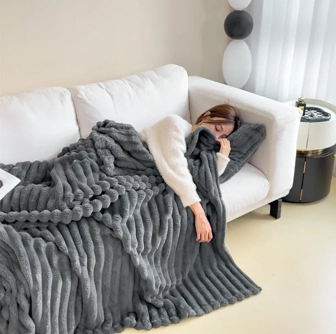 Soft Wind double-sided thickening faux rabbit fur blanket in a solid colour, shown in one of ten available shades.