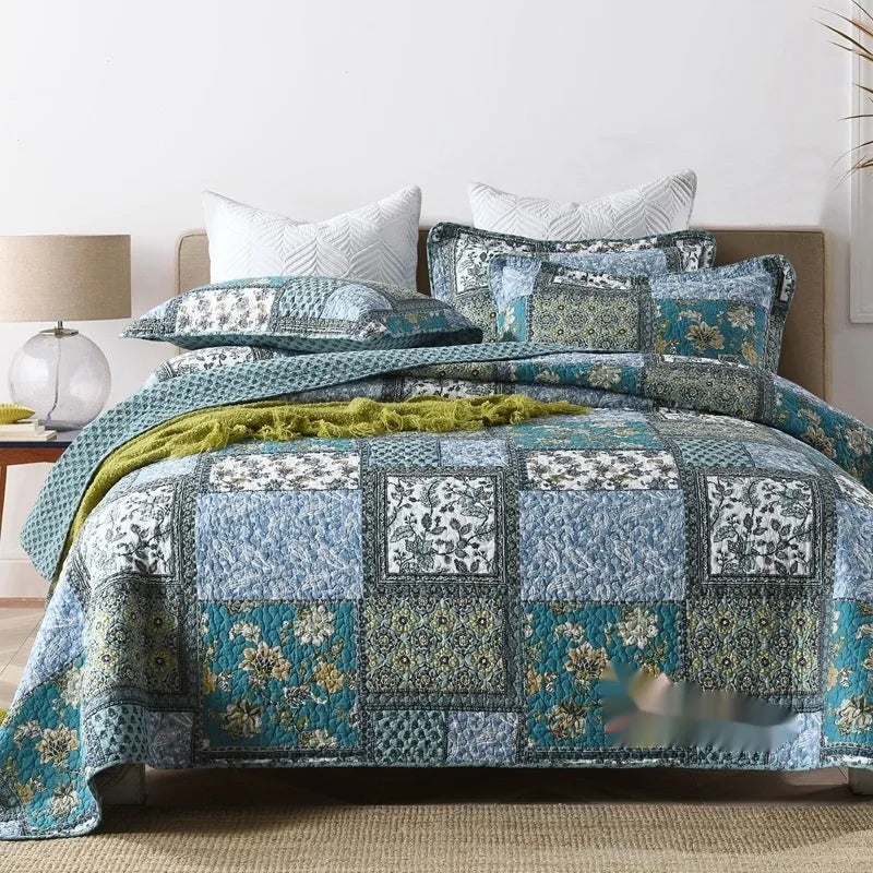Quilted cotton bed cover set with pillowcases in American style pattern