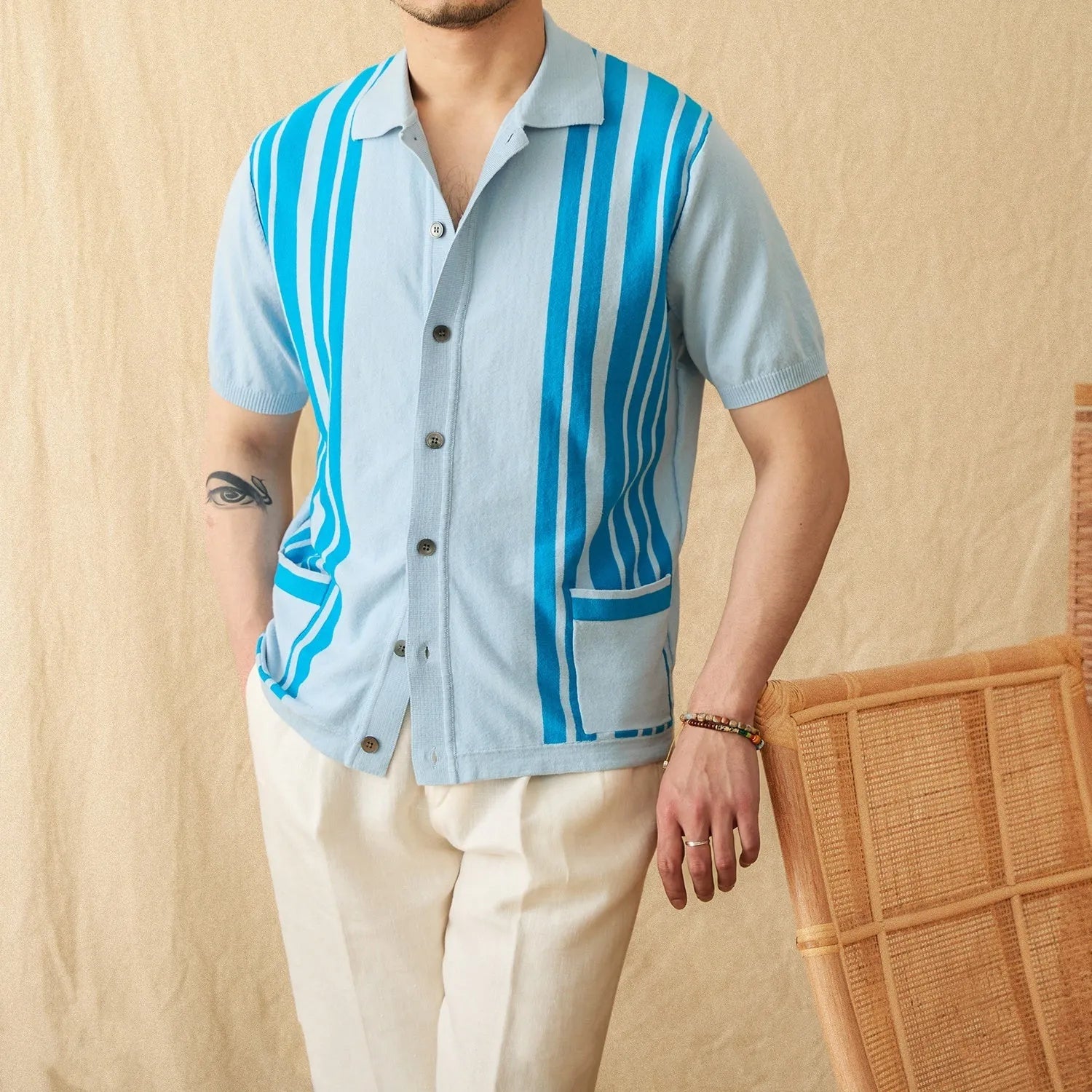 Short-sleeved striped knitted polo cardigan in light blue with a lapel collar.