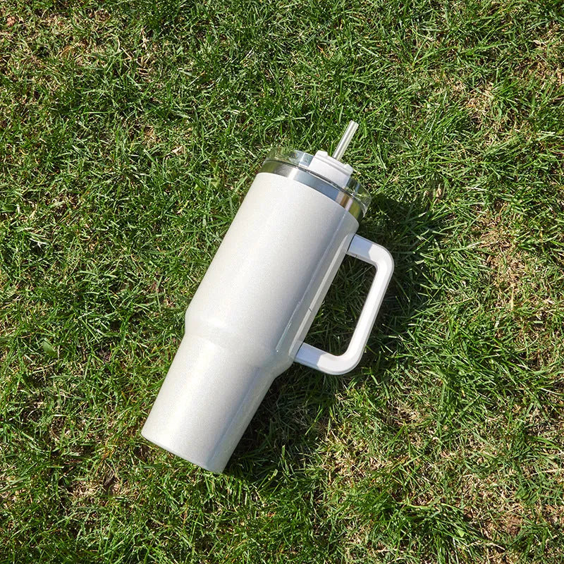 Large stainless steel vacuum insulation cup with double-layer construction in rainbow colour option