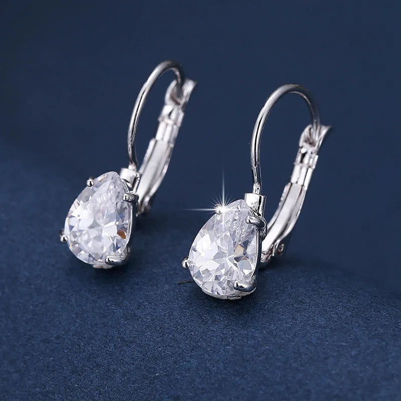 Drop-shaped women's fashion earrings with gold or platinum plating on a copper base.