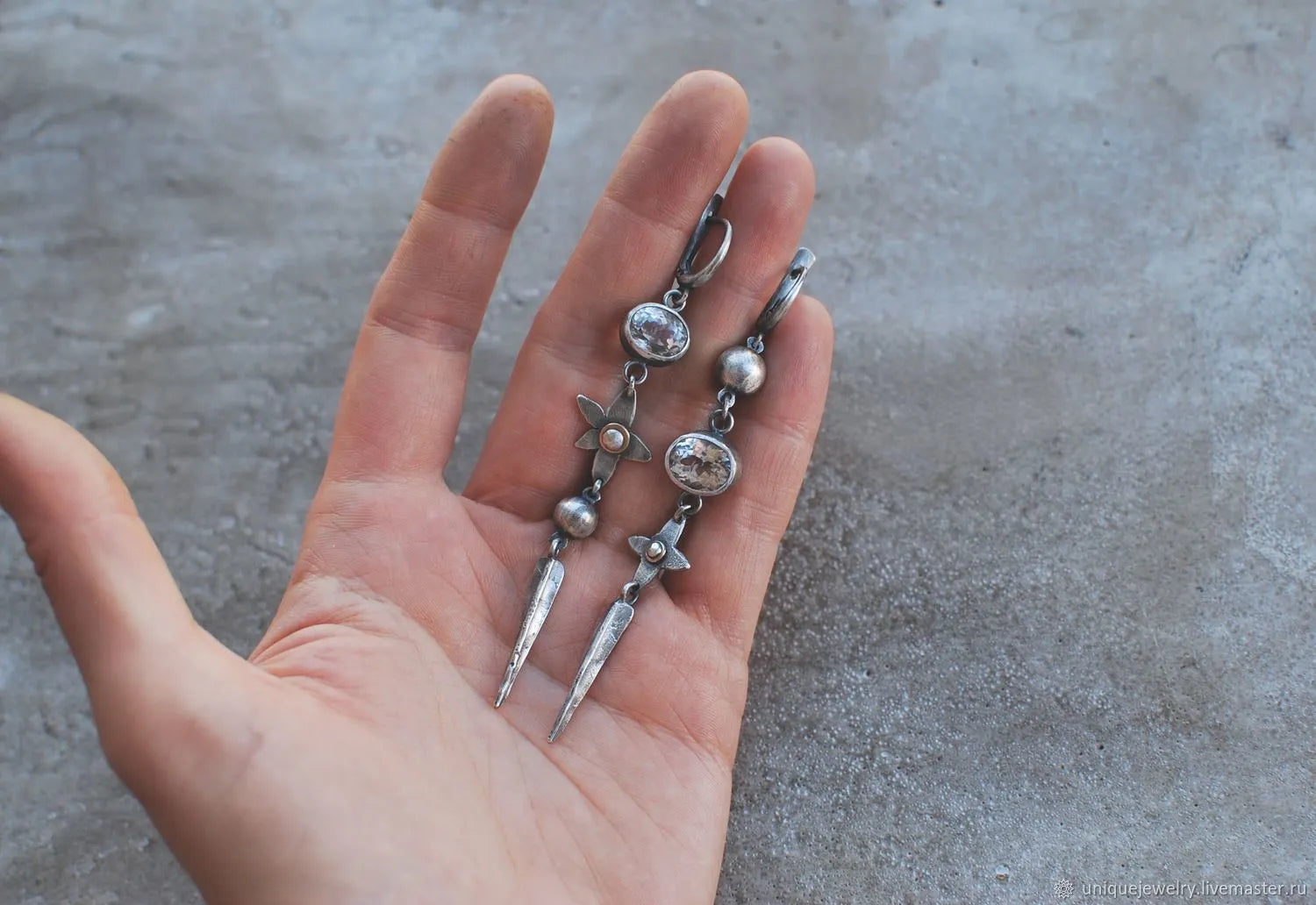 Hesheng geometric antique silver rhinestone pendant earrings with long drop design
