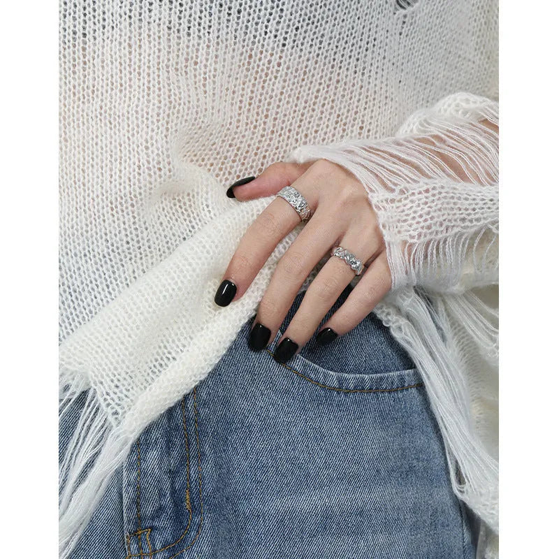 Silver ring with hammered texture and adjustable opening in white gold colour