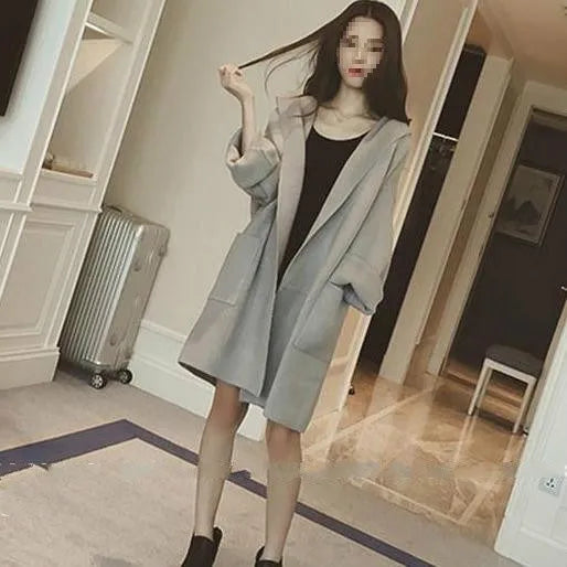 Plus size women's thin cotton coat in loose fit with lace detailing for spring and autumn wear