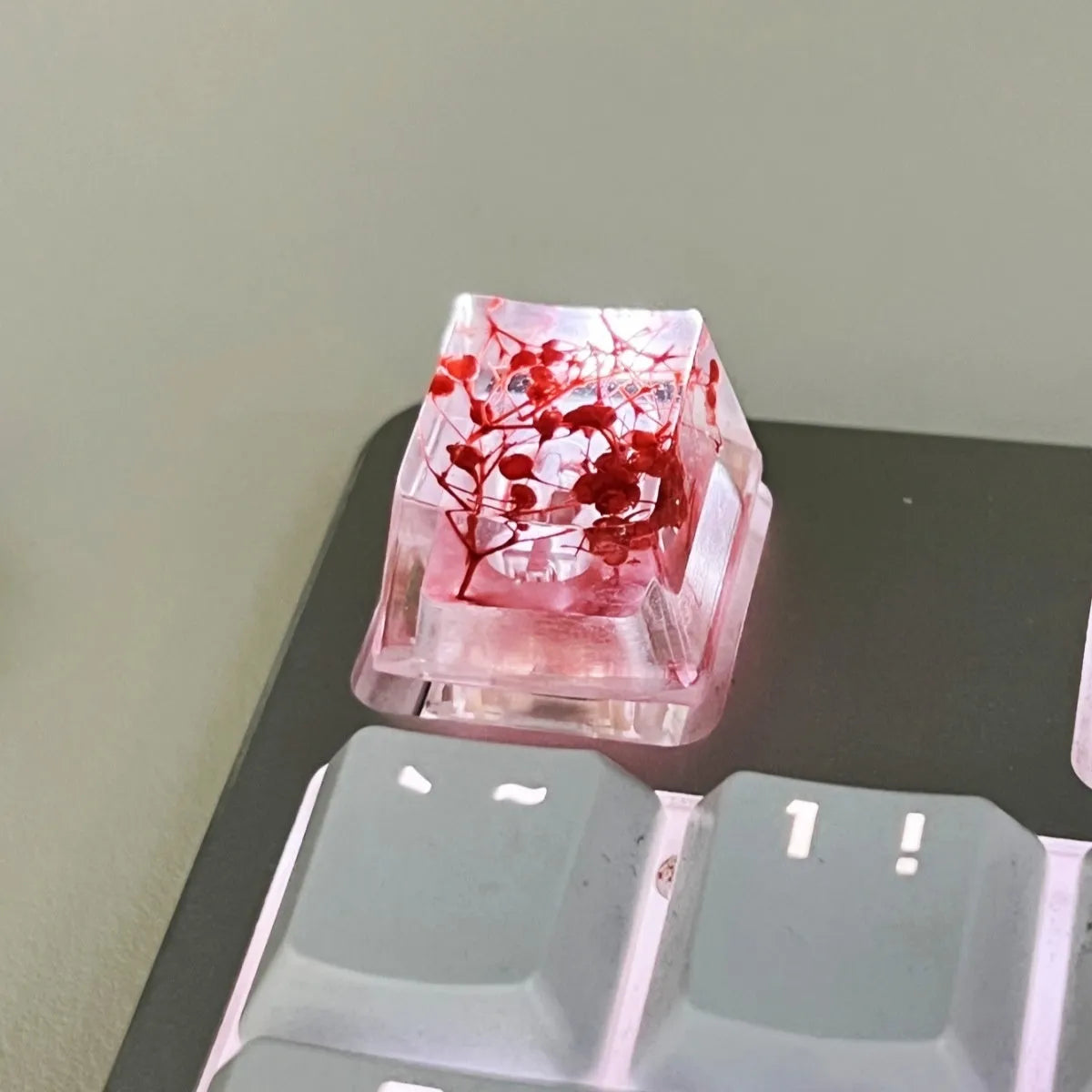 Single resin mechanical keyboard keycap with high transparency and embedded starry sky design, shown in violet colour.