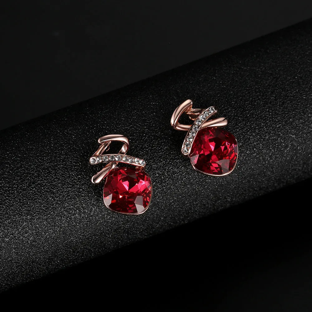 Women's alloy bridal jewellery set with necklace and earrings featuring water wave chain design