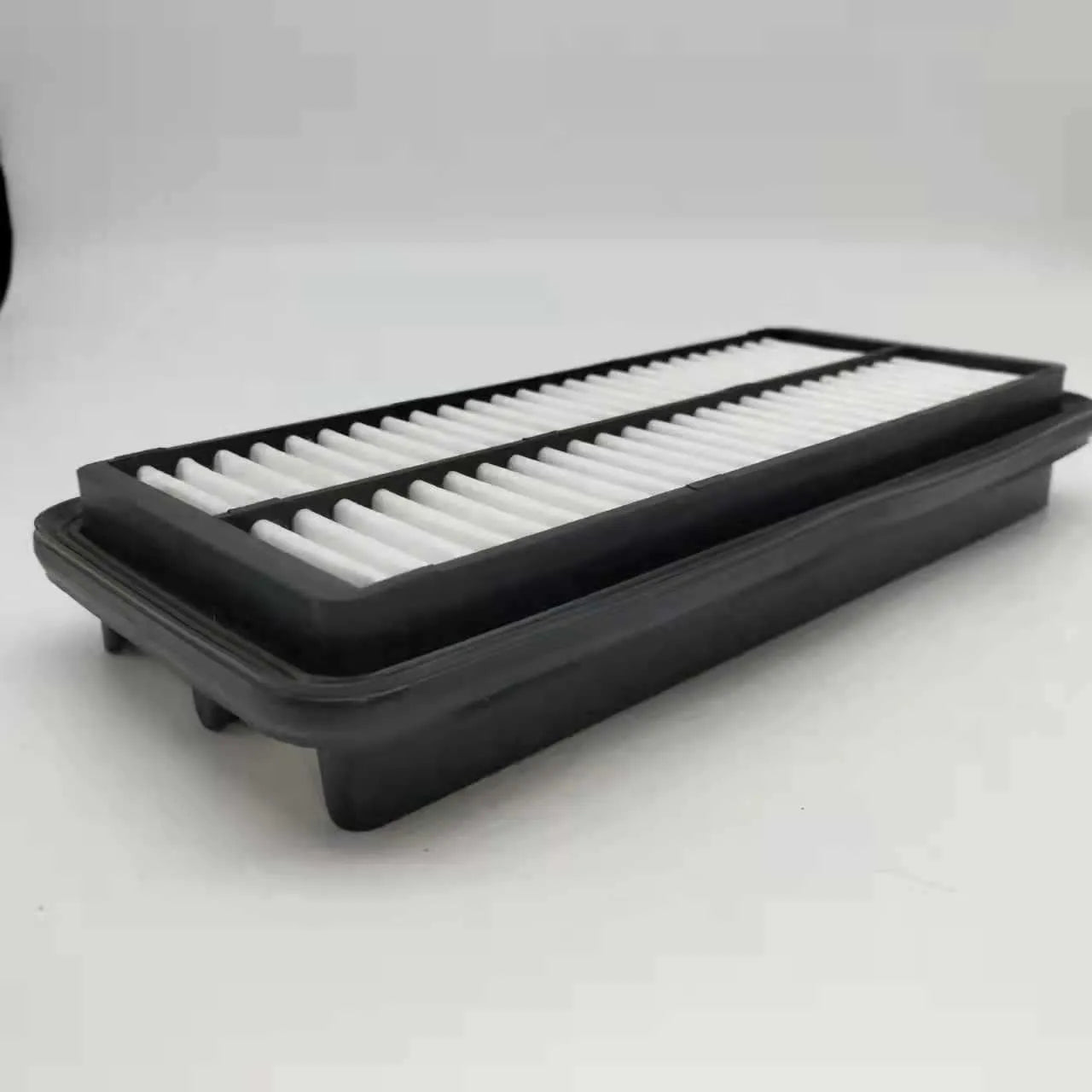 Black car air filter with 256x113x40mm dimensions for modern vehicle engines