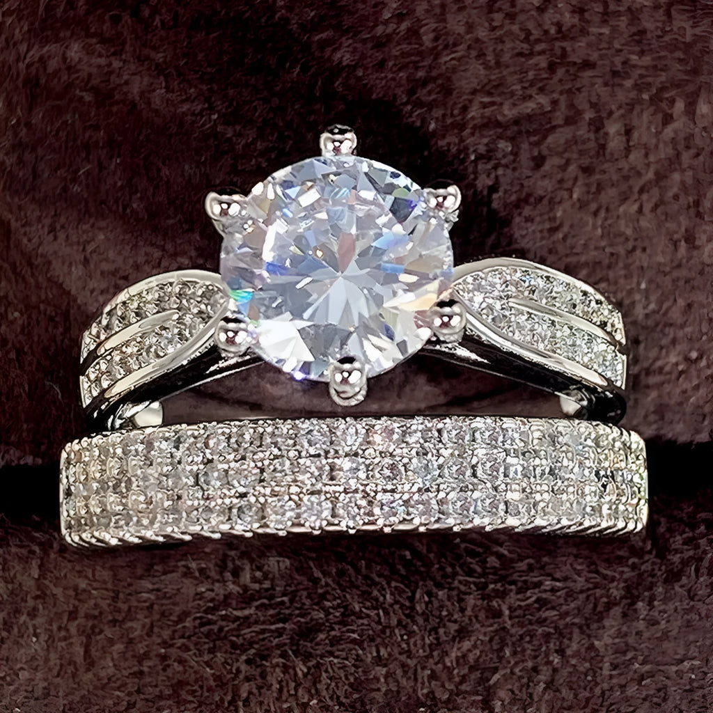 White gold-coloured geometric wedding ring bracelet with round elements on size display