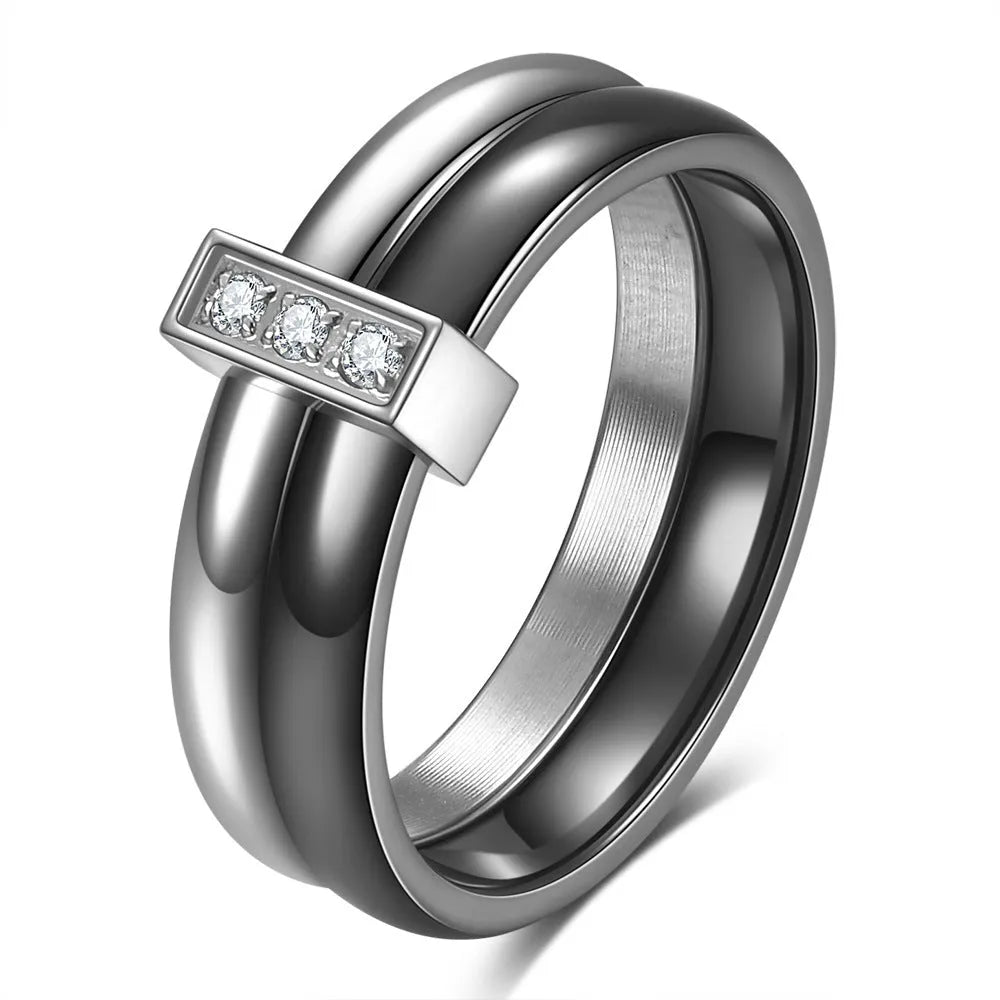 Women's geometric ceramic ring with glossy stitching and inlaid zirconium, in steel black or gold white.