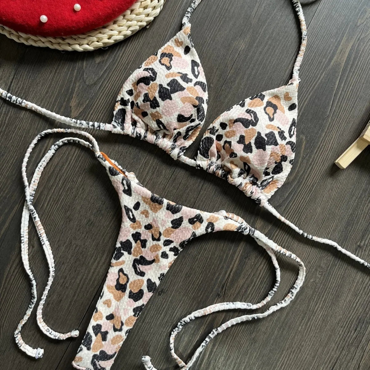 Women's printed bikini swimsuit with cotton-lined briefs in quick-drying fabric