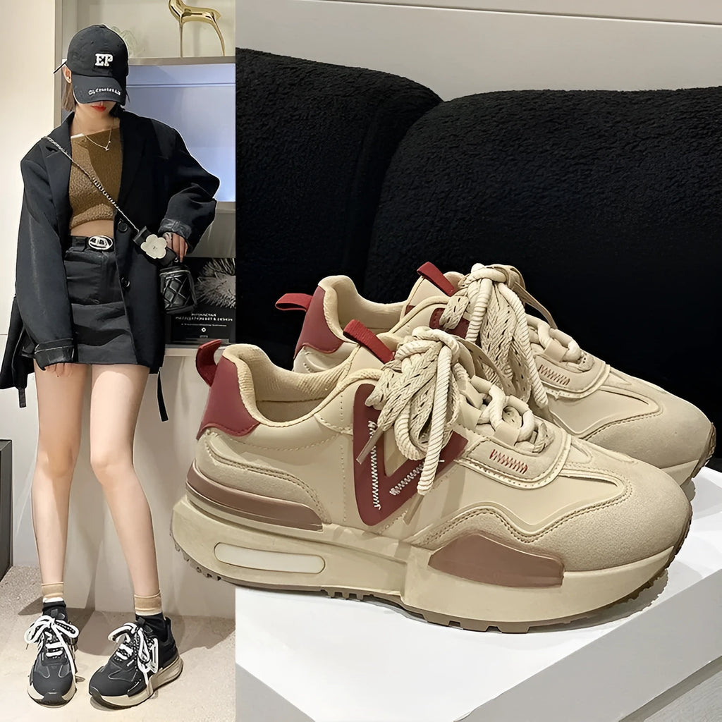 Retro platform sports shoes in black or khaki red with round toe and lace-up front
