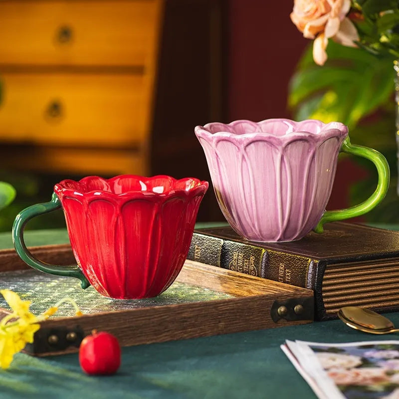 Ceramic breakfast cup with floral pattern in 500ml capacity, red and purple colour options