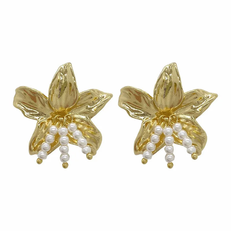Gold H1795 flower earrings with exaggerated pearl accents on metal construction