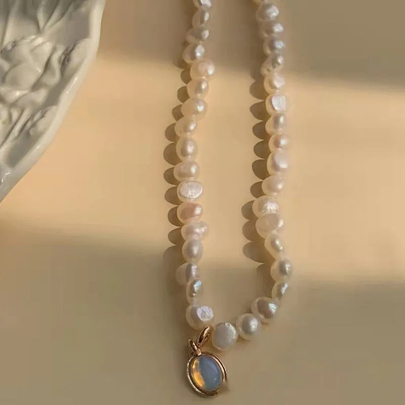 Geometric alloy necklace with adjustable length from 21cm to 50cm