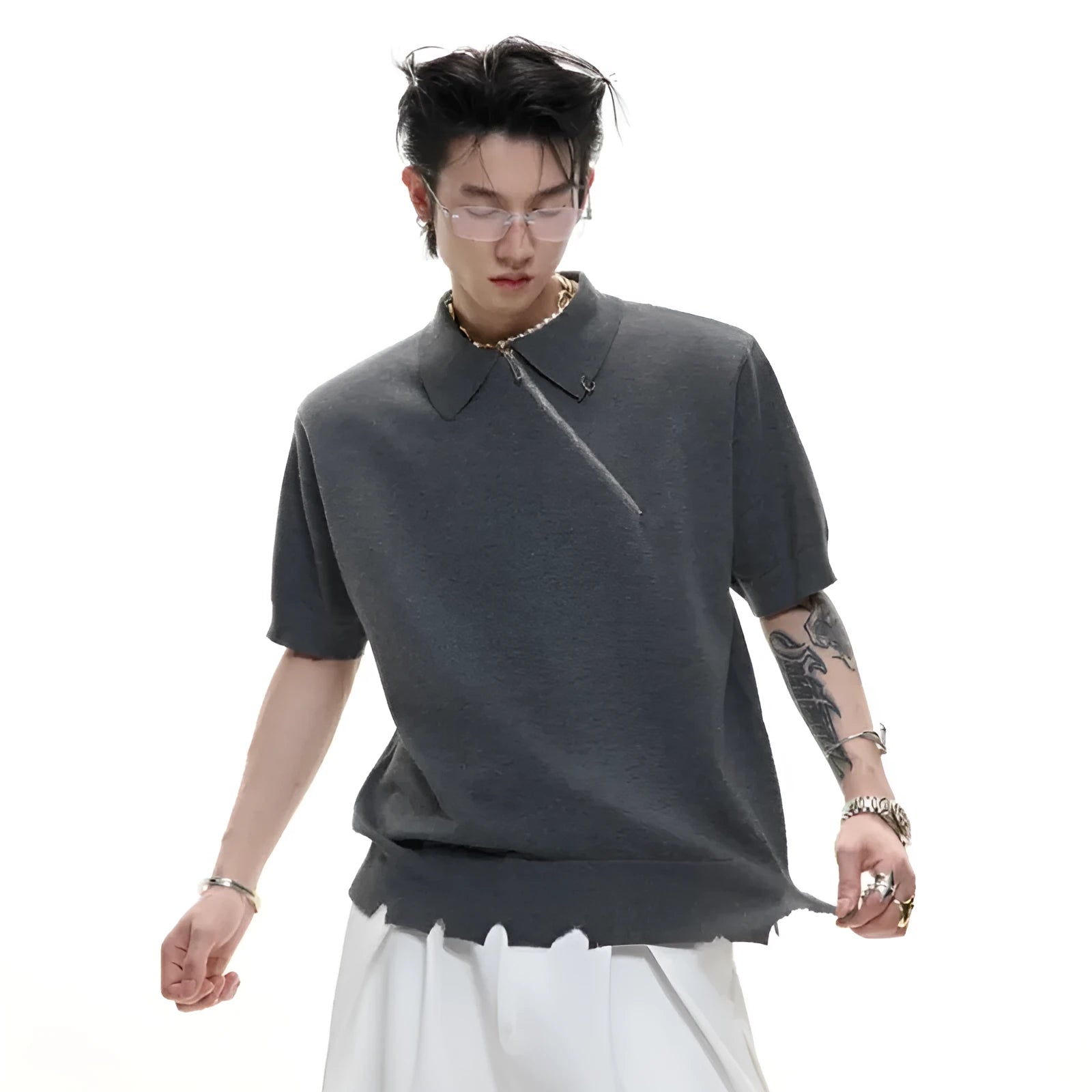 Men's slim-fit black knitted polo shirt with an oblique zipper on the lapel collar and short sleeves.