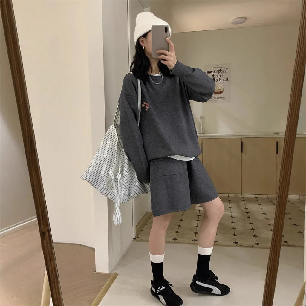 Women's knitted sweater and shorts set with animal embroidery in imitation cashmere fabric