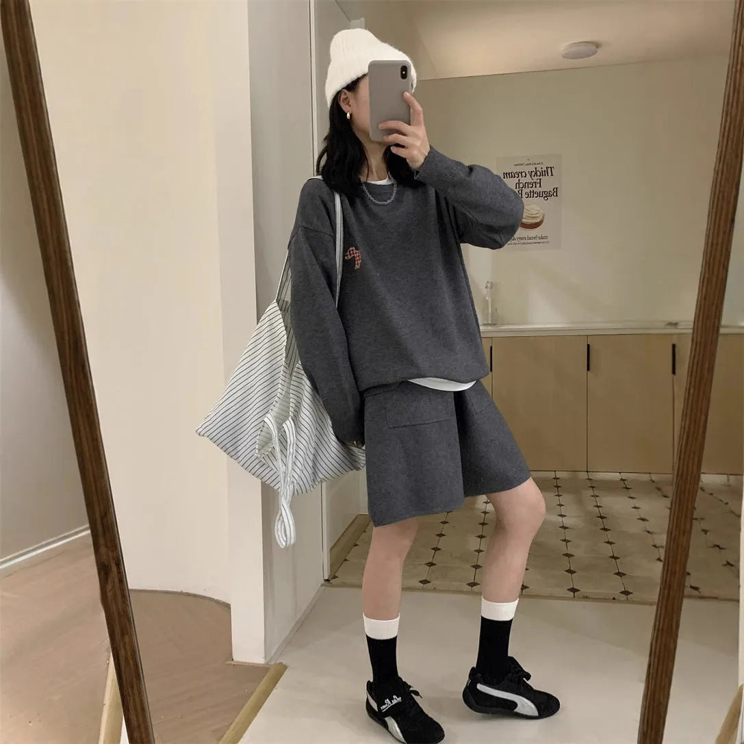Women's knitted sweater and shorts set with animal embroidery in imitation cashmere fabric